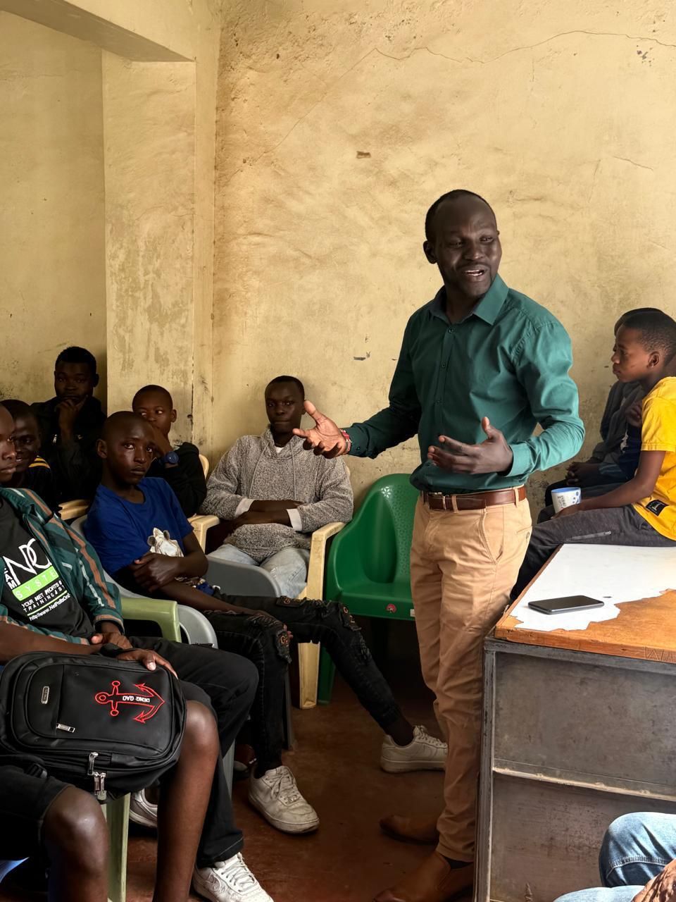 A Nuru ya Jamii mentor speaking to a room of young people